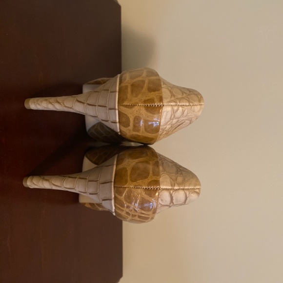 Guess Heels - Picture 3 of 3